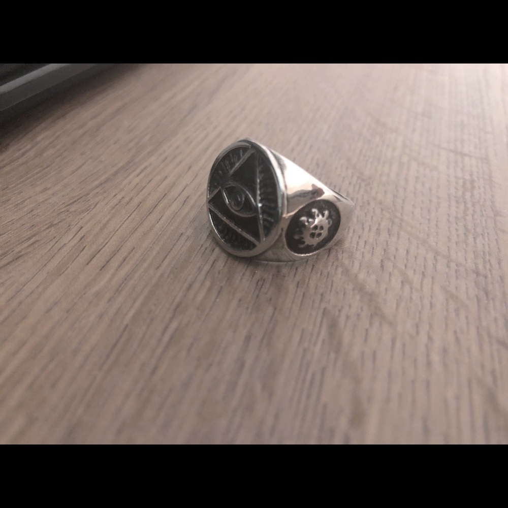 Illuminati ring